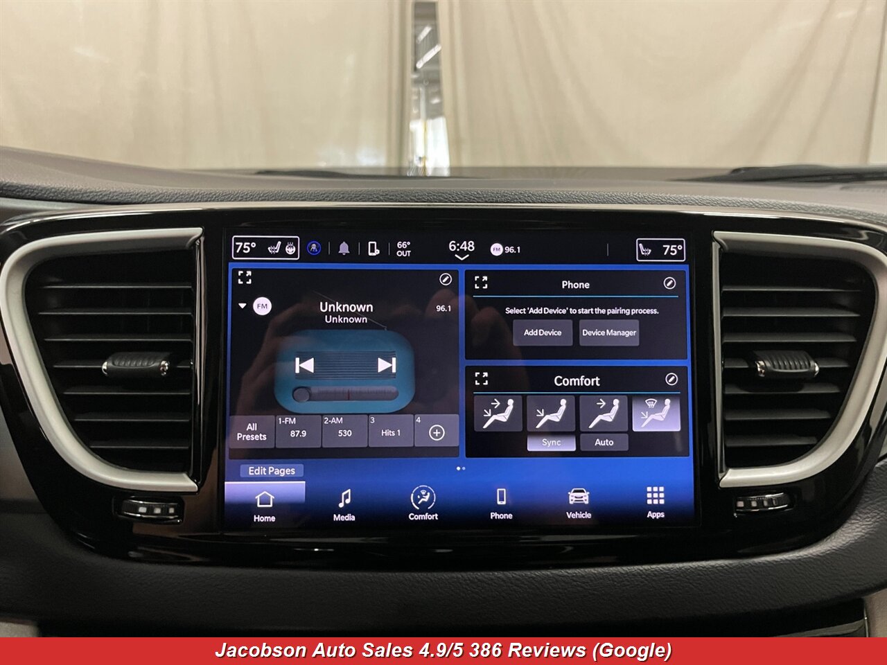 2024 Chrysler Pacifica Touring L - Photo 20 - Oshkosh, WI 54901