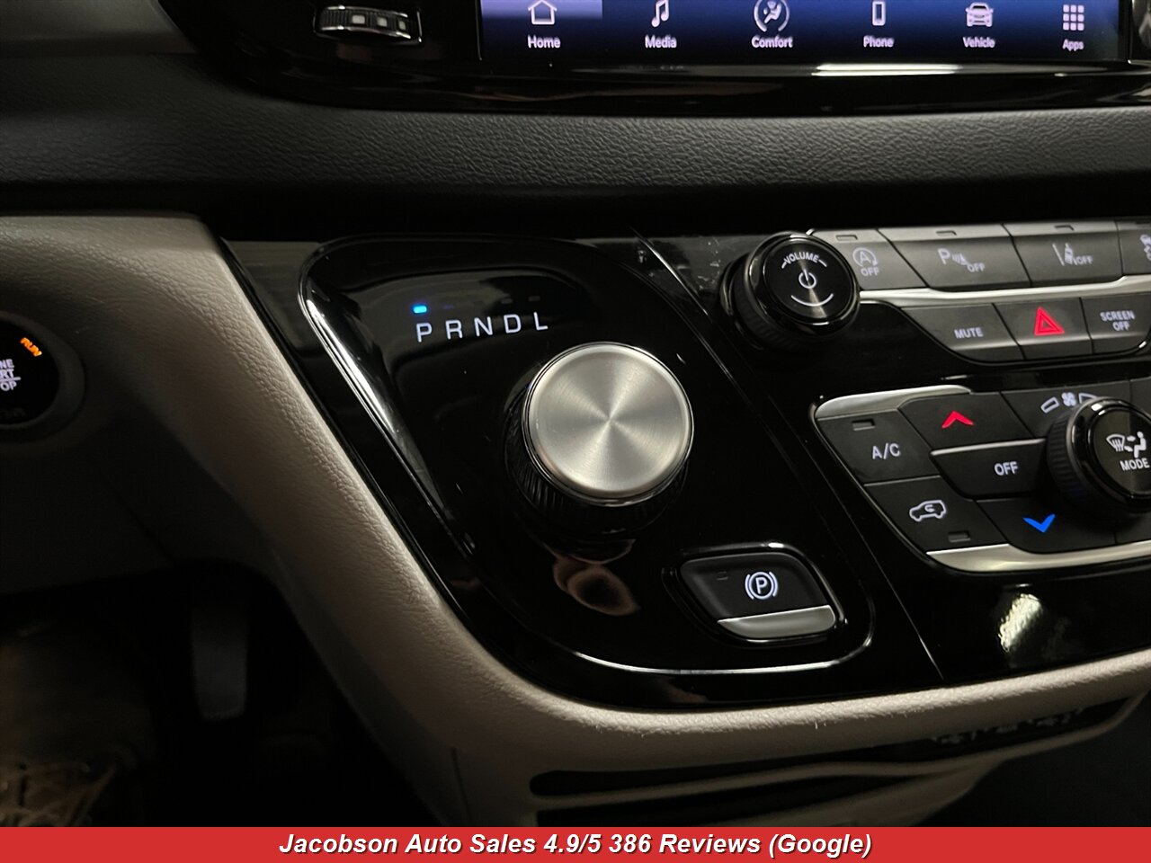 2024 Chrysler Pacifica Touring L - Photo 23 - Oshkosh, WI 54901
