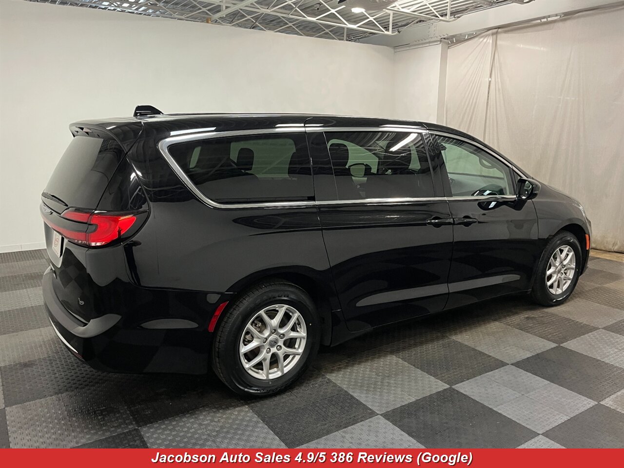 2024 Chrysler Pacifica Touring L - Photo 53 - Oshkosh, WI 54901
