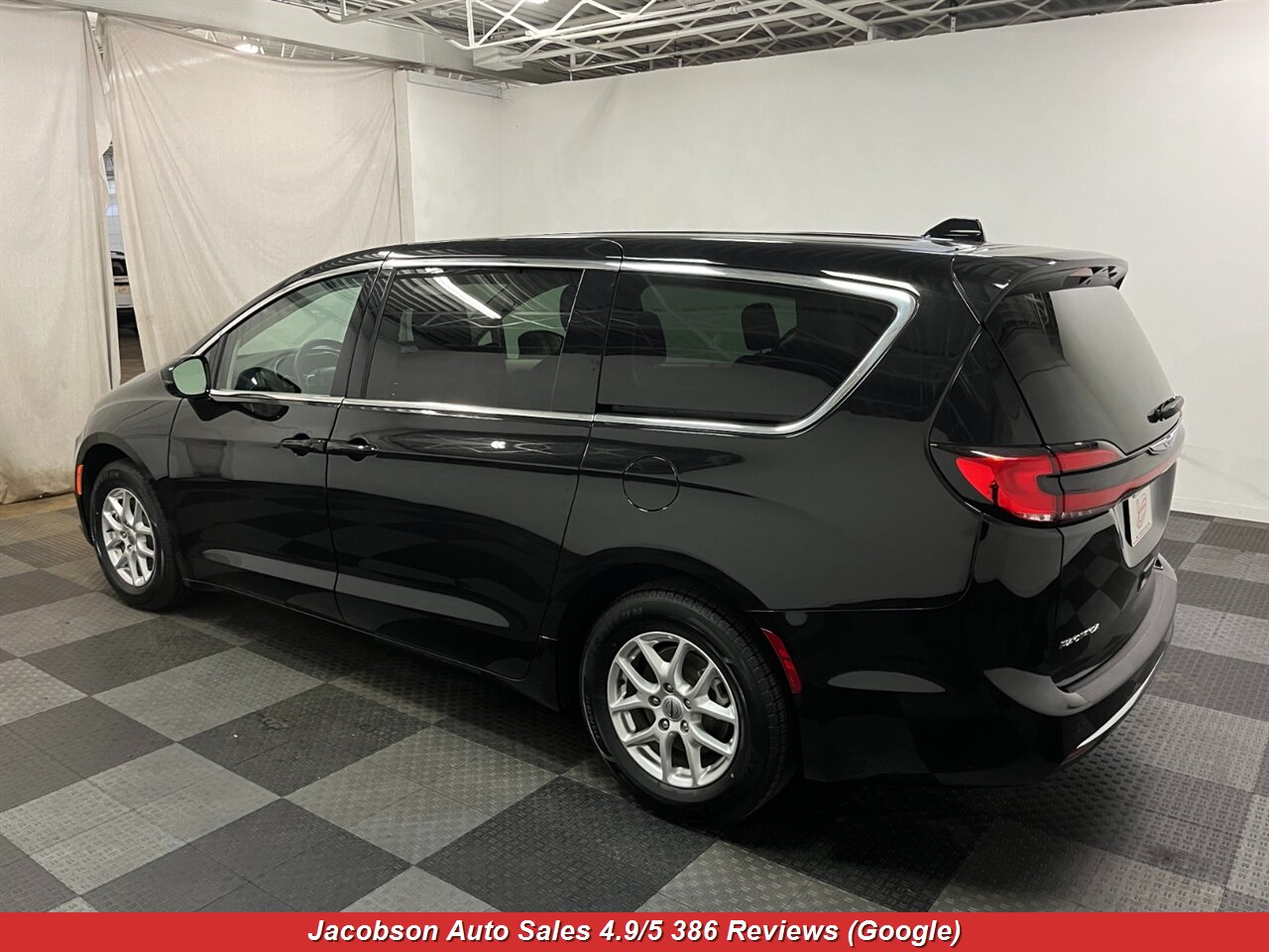 2024 Chrysler Pacifica Touring L - Photo 59 - Oshkosh, WI 54901