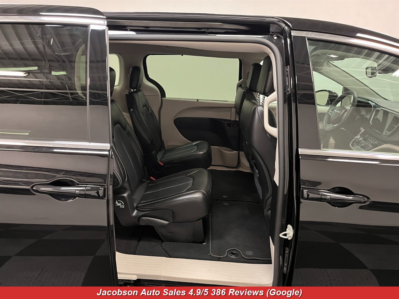 2024 Chrysler Pacifica Touring L - Photo 45 - Oshkosh, WI 54901