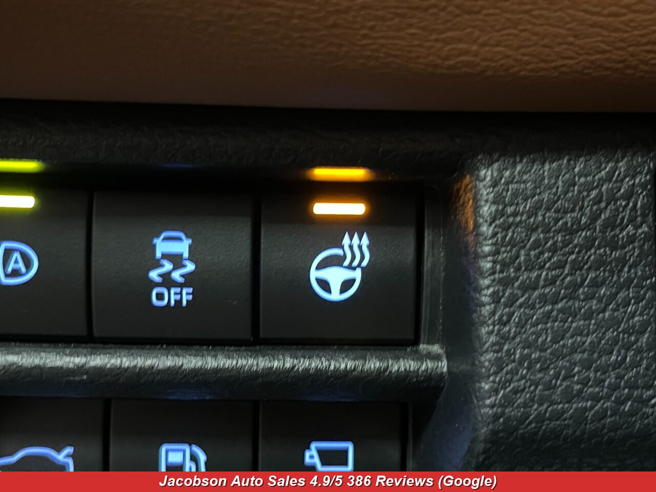 2020 Toyota Avalon Hybrid Limited - Photo 4 - Oshkosh, WI 54901