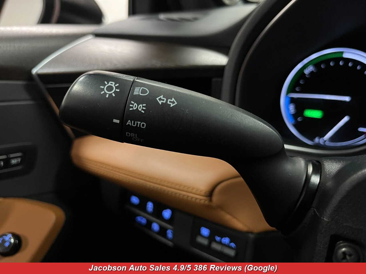 2020 Toyota Avalon Hybrid Limited - Photo 5 - Oshkosh, WI 54901
