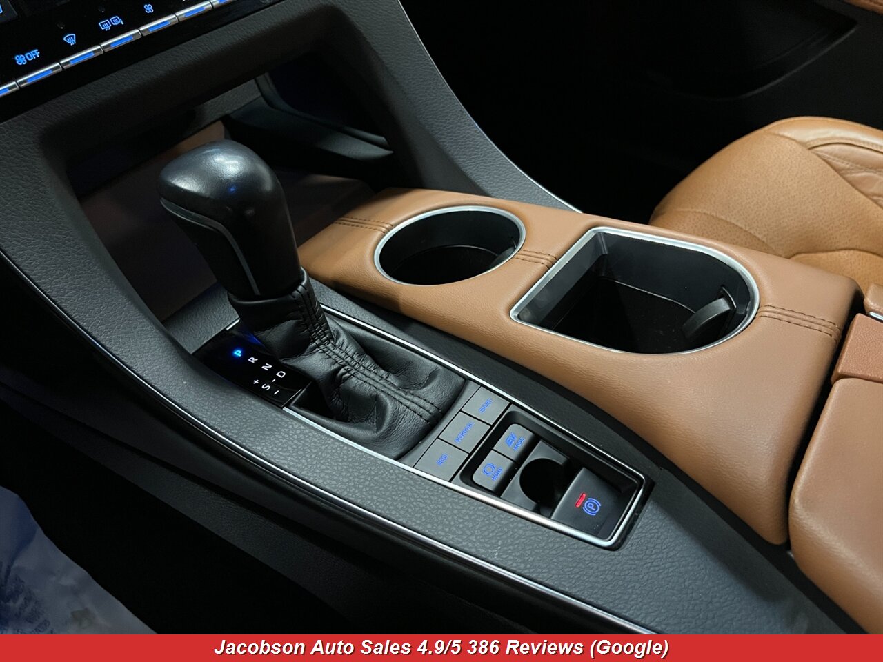 2020 Toyota Avalon Hybrid Limited - Photo 19 - Oshkosh, WI 54901
