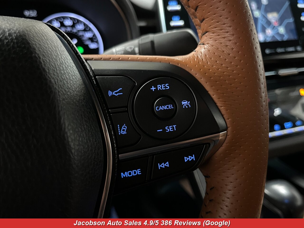 2020 Toyota Avalon Hybrid Limited - Photo 7 - Oshkosh, WI 54901
