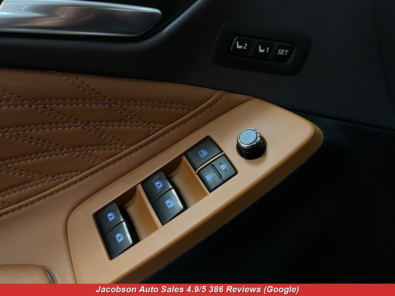2020 Toyota Avalon Hybrid Limited - Photo 2 - Oshkosh, WI 54901