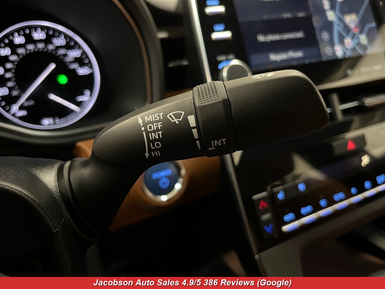 2020 Toyota Avalon Hybrid Limited - Photo 6 - Oshkosh, WI 54901