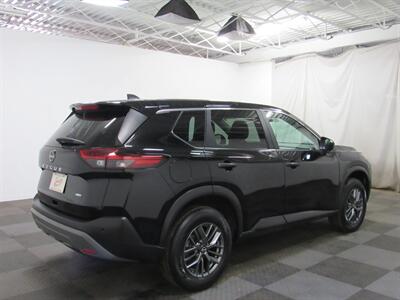 2023 Nissan Rogue S AWD   - Photo 3 - Oshkosh, WI 54901