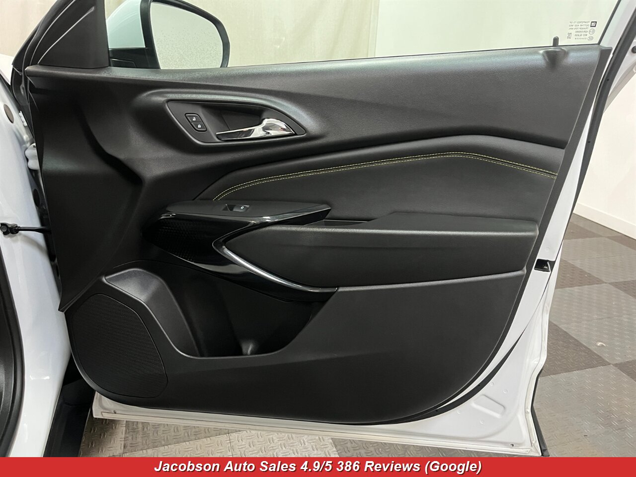 2025 Chevrolet Trax LT - Photo 36 - Oshkosh, WI 54901