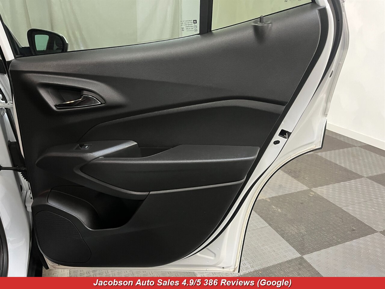 2025 Chevrolet Trax LT - Photo 33 - Oshkosh, WI 54901