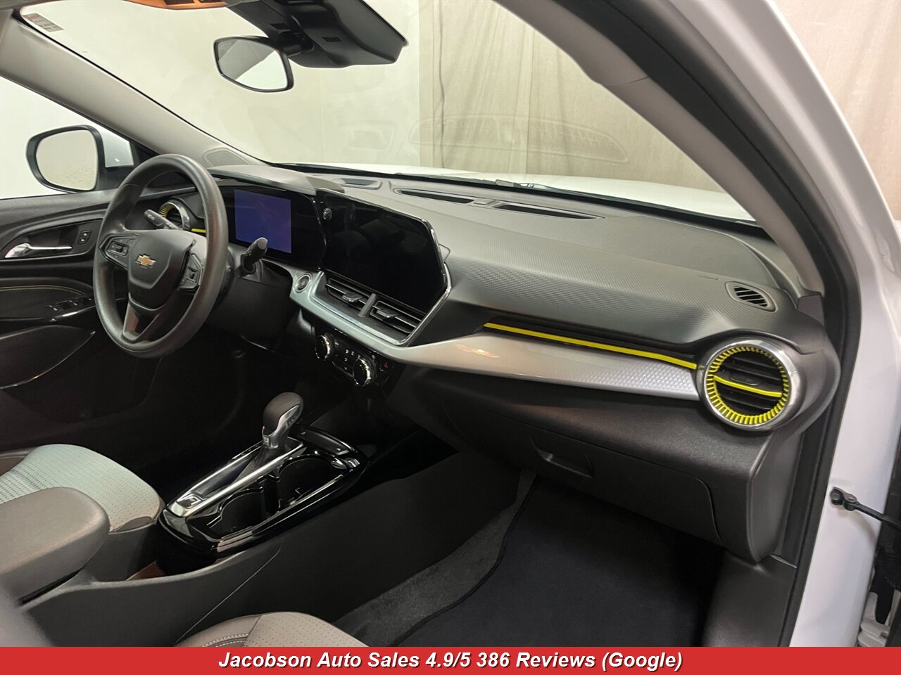 2025 Chevrolet Trax LT - Photo 39 - Oshkosh, WI 54901