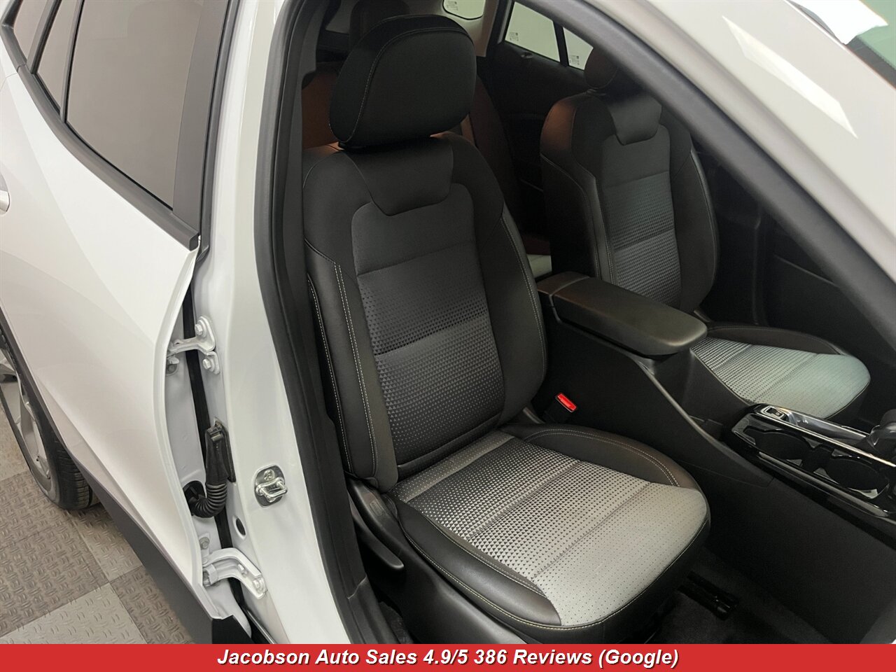 2025 Chevrolet Trax LT - Photo 37 - Oshkosh, WI 54901