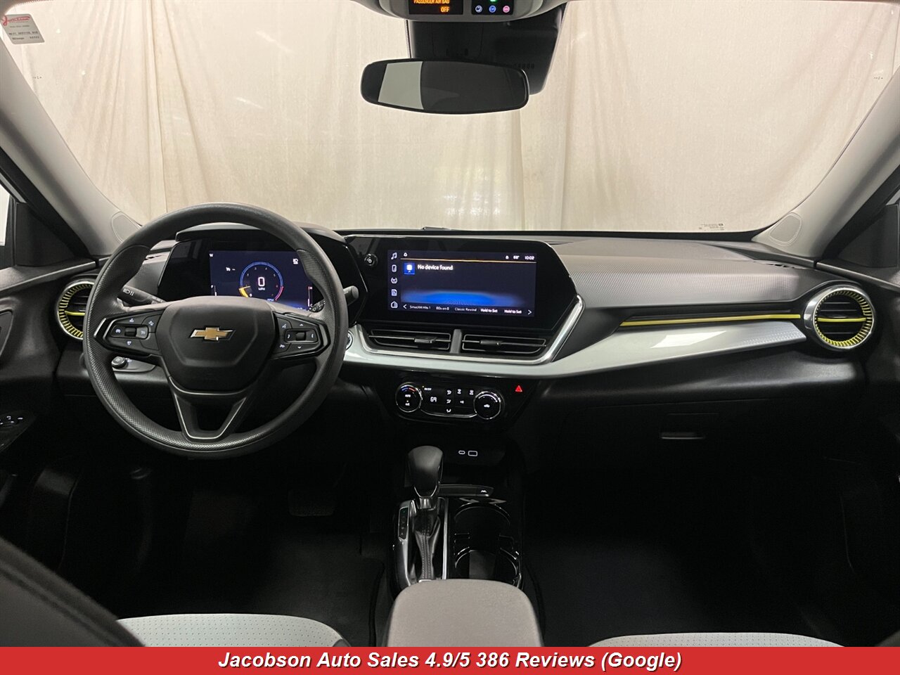 2025 Chevrolet Trax LT - Photo 14 - Oshkosh, WI 54901
