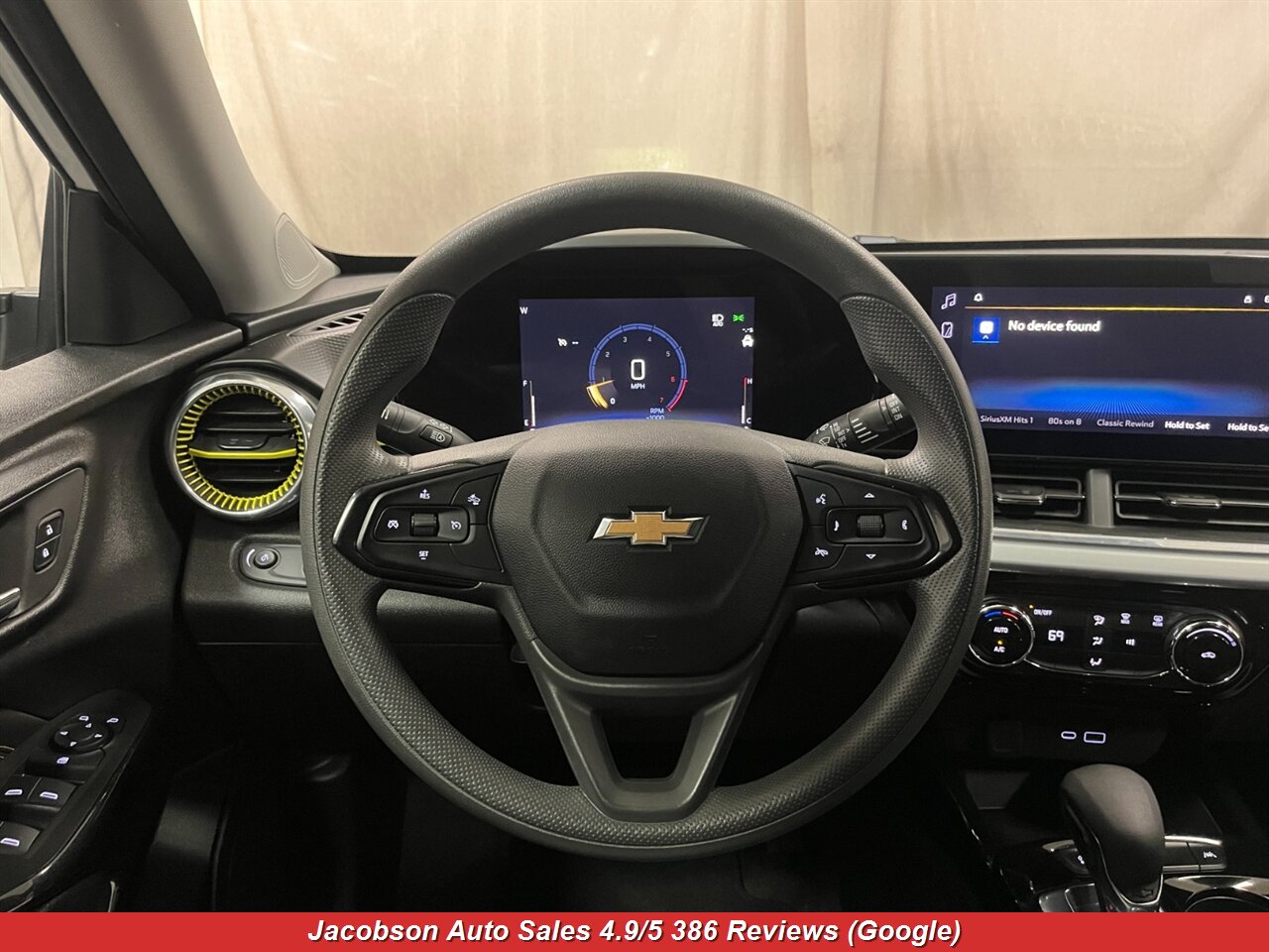 2025 Chevrolet Trax LT - Photo 7 - Oshkosh, WI 54901