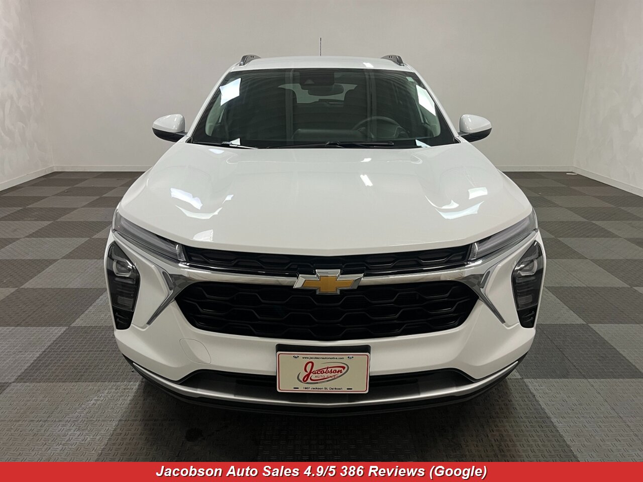 2025 Chevrolet Trax LT - Photo 2 - Oshkosh, WI 54901