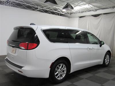 2023 Chrysler Voyager LX   - Photo 6 - Oshkosh, WI 54901