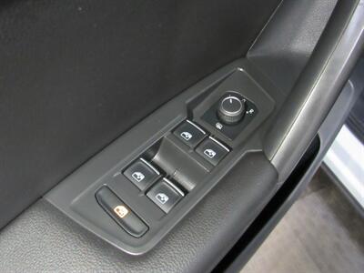 2021 Volkswagen Tiguan SE 4Motion   - Photo 10 - Oshkosh, WI 54901