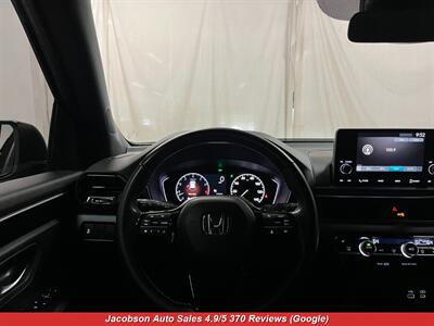2023 Honda Pilot Sport AWD   - Photo 6 - Oshkosh, WI 54901
