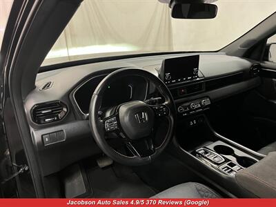 2023 Honda Pilot Sport AWD   - Photo 5 - Oshkosh, WI 54901