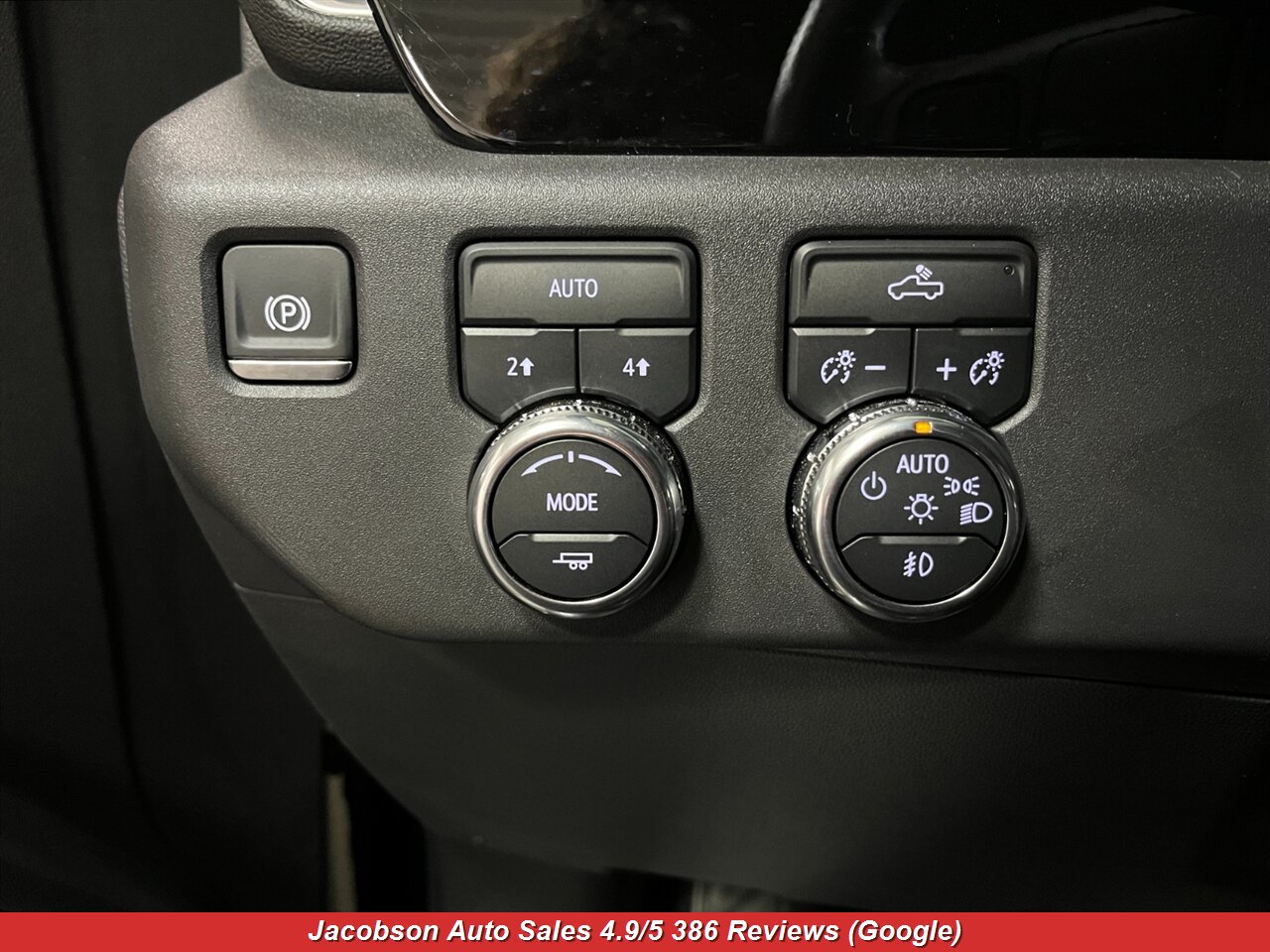 2024 GMC Sierra 1500 Elevation Standard Crew Cab SB 4x4 - Photo 4 - Oshkosh, WI 54901