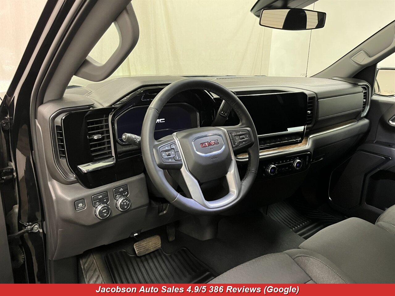 2024 GMC Sierra 1500 Elevation Standard Crew Cab SB 4x4 - Photo 31 - Oshkosh, WI 54901
