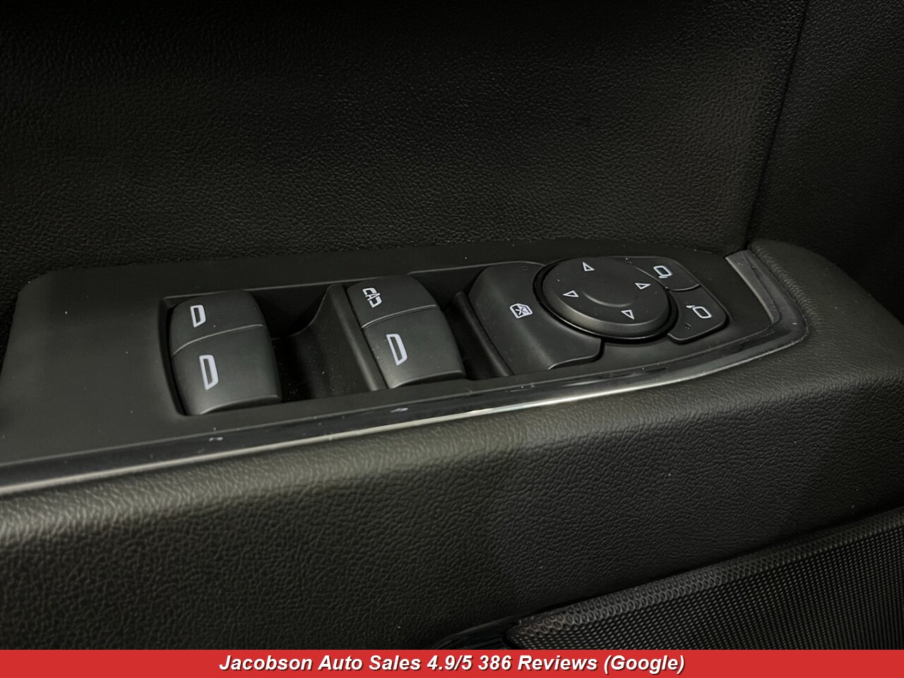 2024 GMC Sierra 1500 Elevation Standard Crew Cab SB 4x4 - Photo 3 - Oshkosh, WI 54901