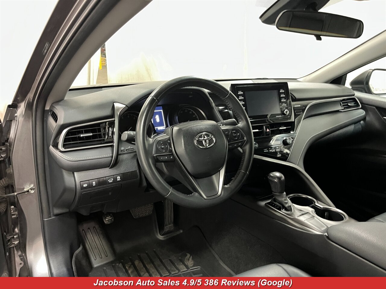 2024 Toyota Camry SE - Photo 5 - Oshkosh, WI 54901