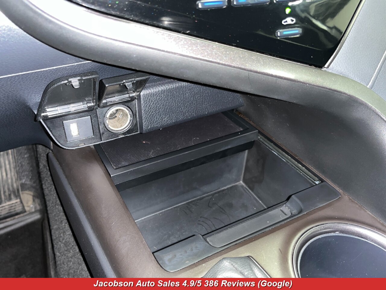 2024 Toyota Camry SE - Photo 21 - Oshkosh, WI 54901