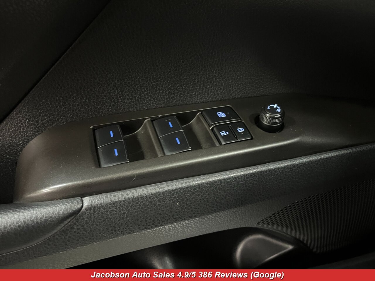 2024 Toyota Camry SE - Photo 25 - Oshkosh, WI 54901