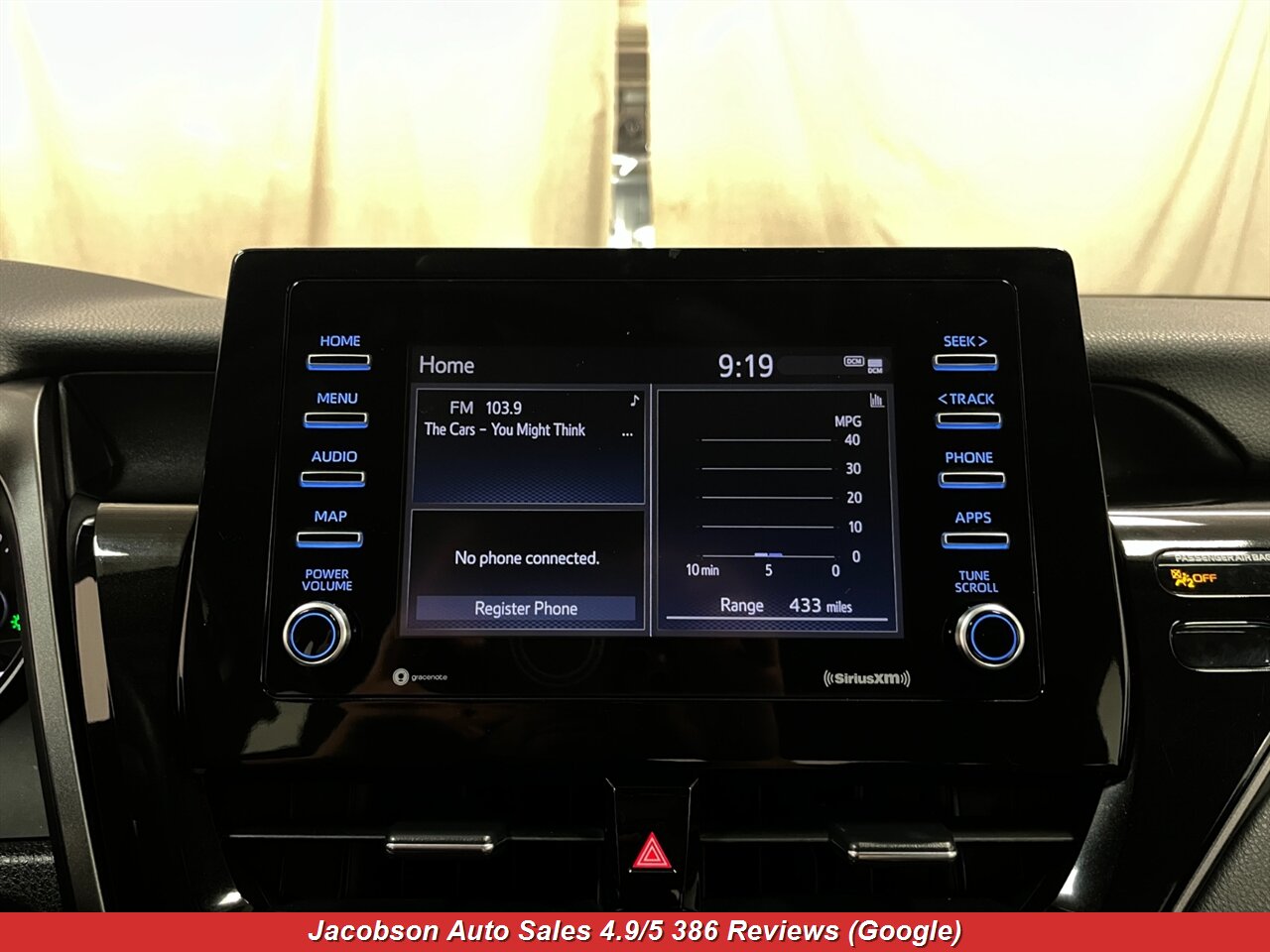 2024 Toyota Camry SE - Photo 18 - Oshkosh, WI 54901