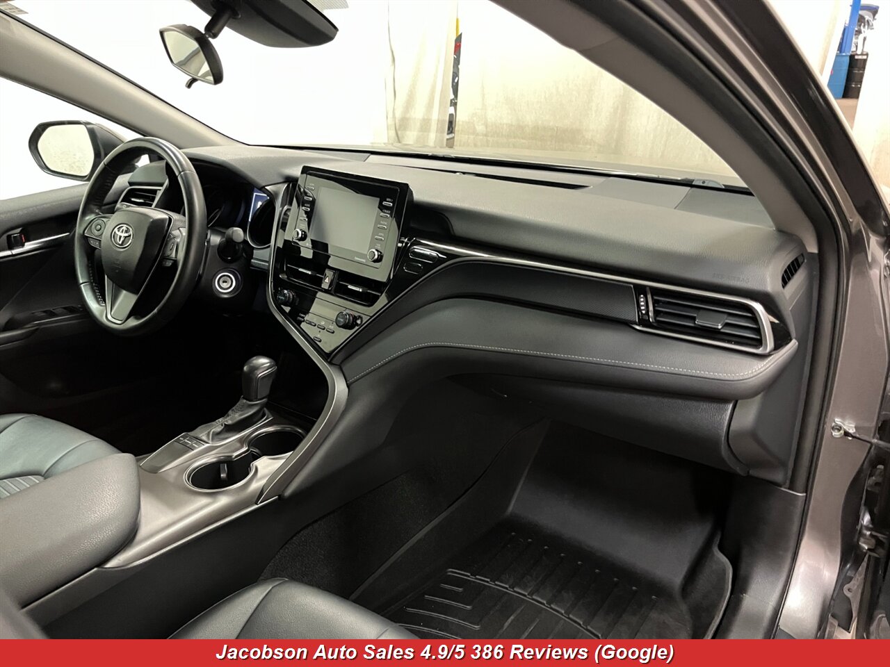 2024 Toyota Camry SE - Photo 38 - Oshkosh, WI 54901