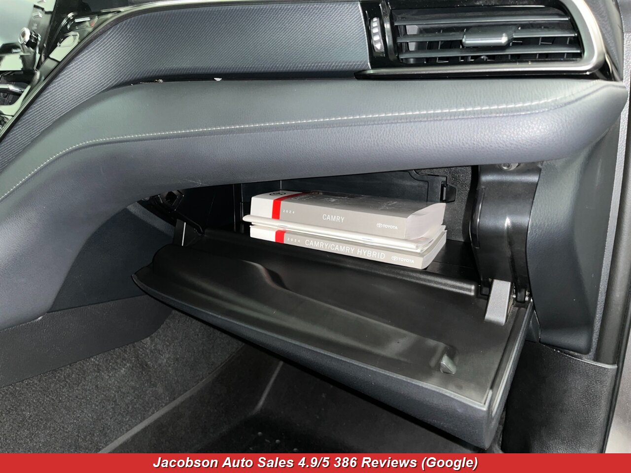 2024 Toyota Camry SE - Photo 39 - Oshkosh, WI 54901
