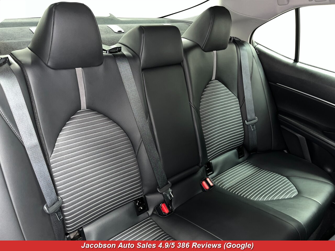 2024 Toyota Camry SE - Photo 33 - Oshkosh, WI 54901