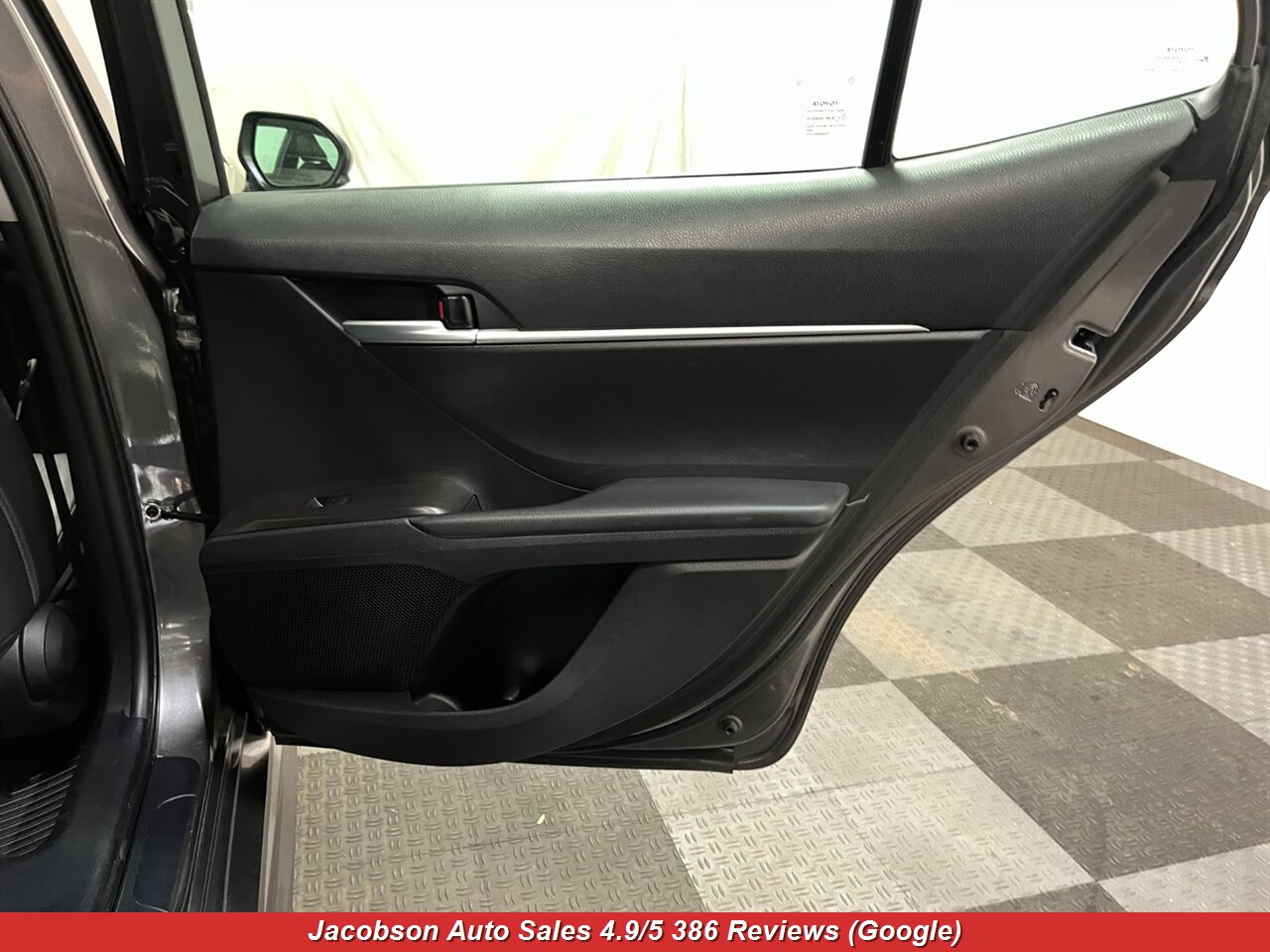2024 Toyota Camry SE - Photo 32 - Oshkosh, WI 54901