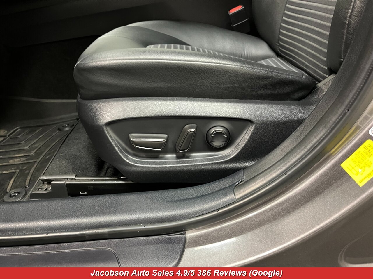 2024 Toyota Camry SE - Photo 28 - Oshkosh, WI 54901