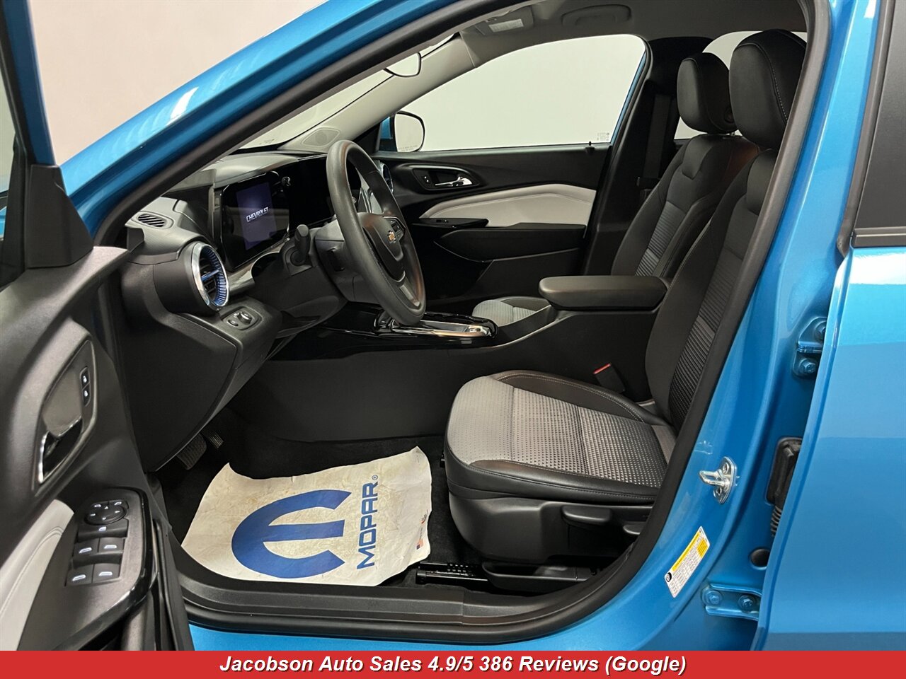 2025 Chevrolet Trax LT - Photo 29 - Oshkosh, WI 54901