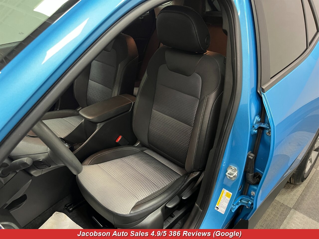 2025 Chevrolet Trax LT - Photo 28 - Oshkosh, WI 54901