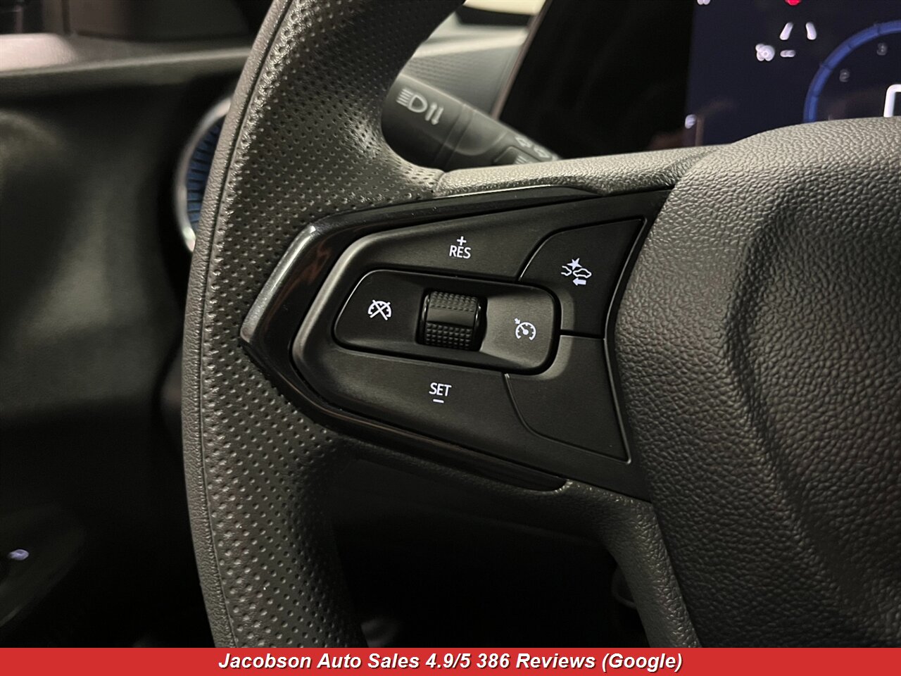 2025 Chevrolet Trax LT - Photo 9 - Oshkosh, WI 54901