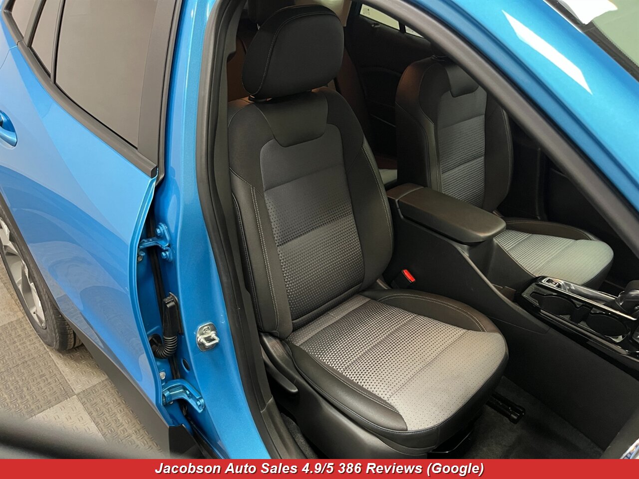 2025 Chevrolet Trax LT - Photo 38 - Oshkosh, WI 54901