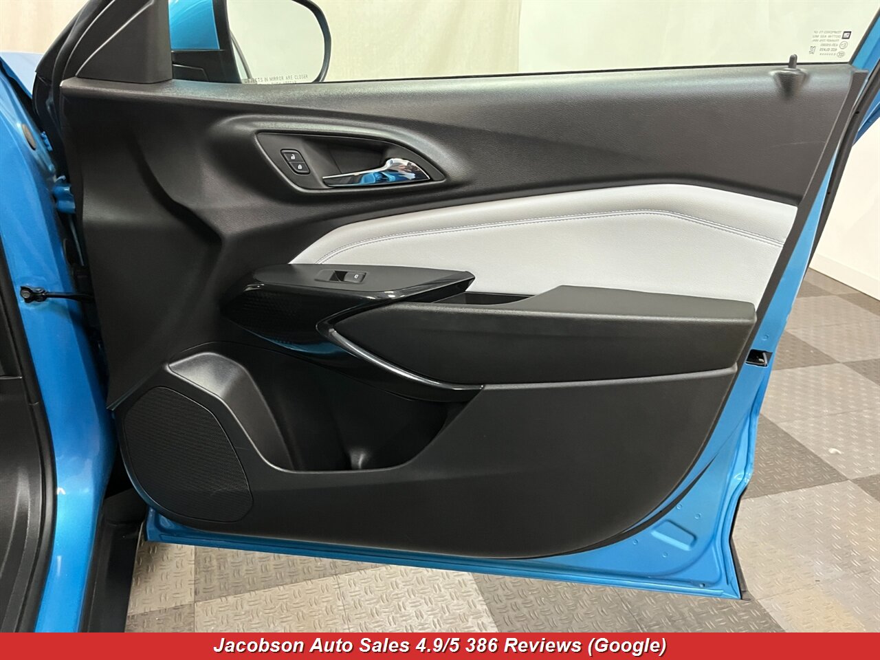2025 Chevrolet Trax LT - Photo 37 - Oshkosh, WI 54901