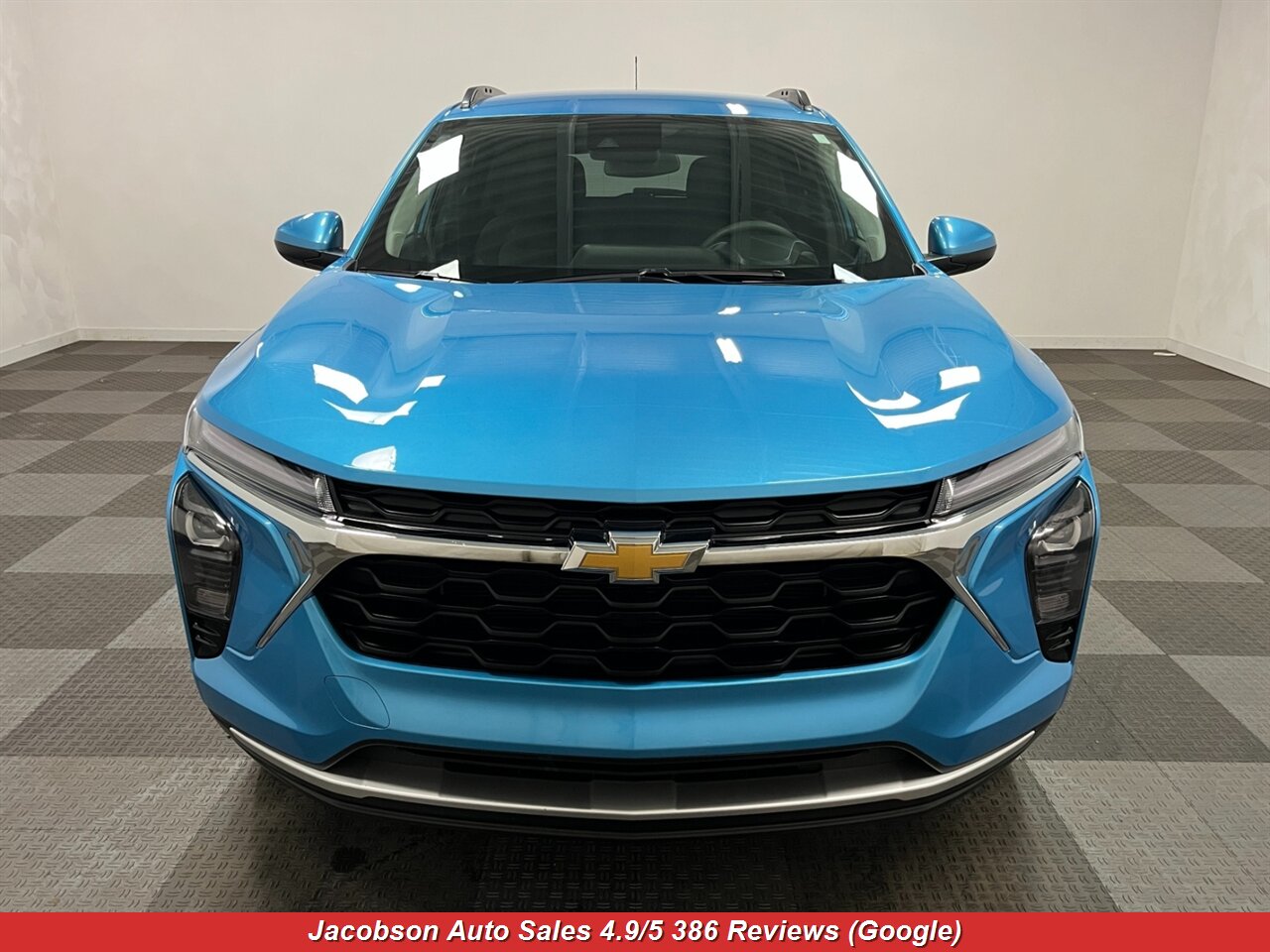 2025 Chevrolet Trax LT - Photo 2 - Oshkosh, WI 54901