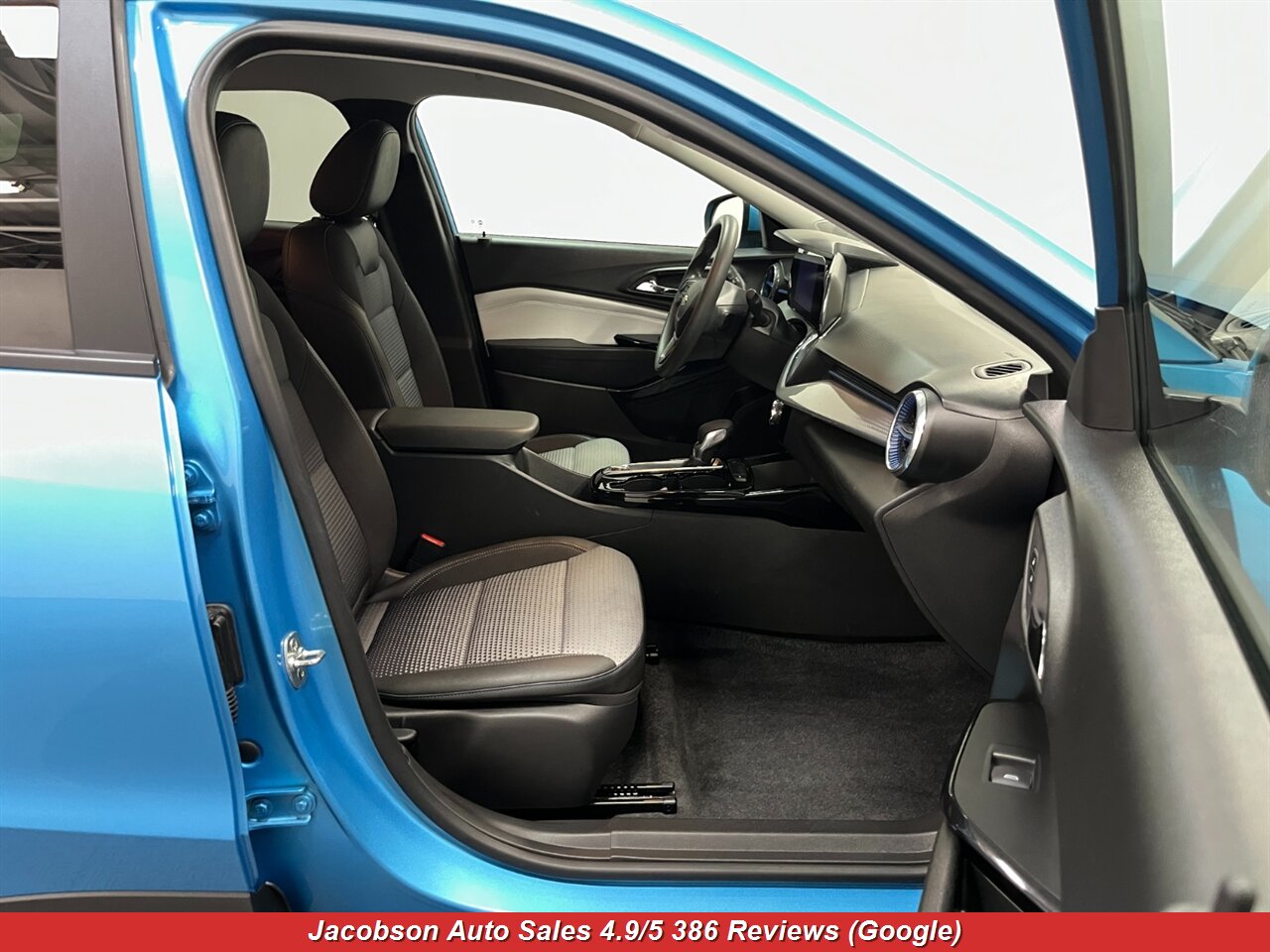 2025 Chevrolet Trax LT - Photo 39 - Oshkosh, WI 54901