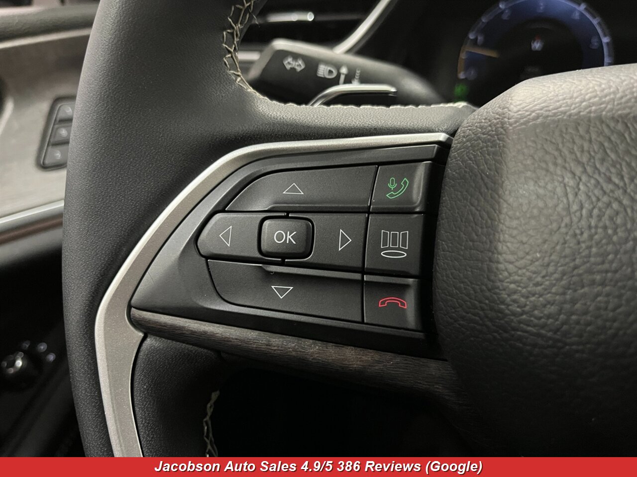 2023 Jeep Grand Cherokee Limited 4x4 - Photo 8 - Oshkosh, WI 54901