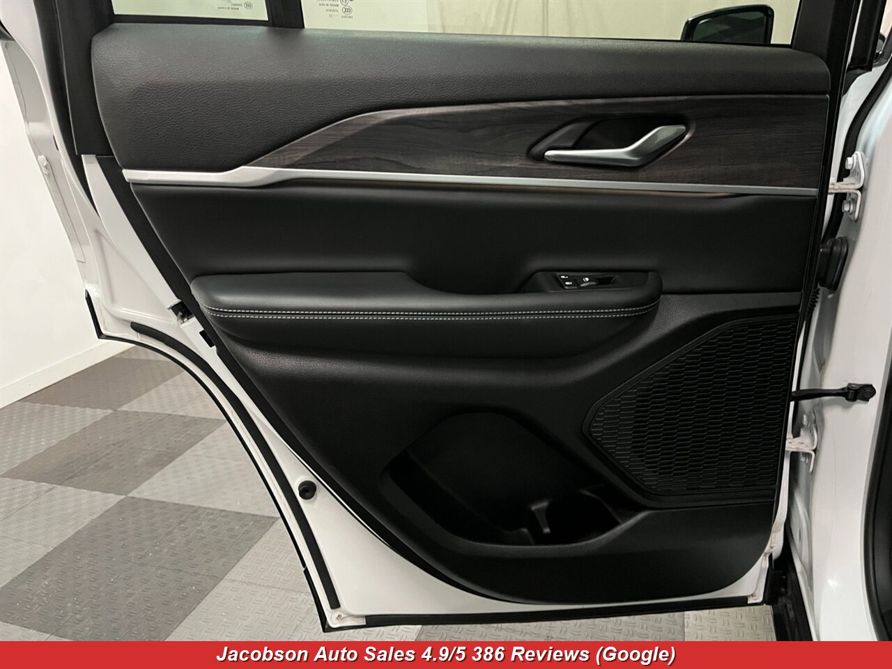 2023 Jeep Grand Cherokee Limited 4x4 - Photo 36 - Oshkosh, WI 54901