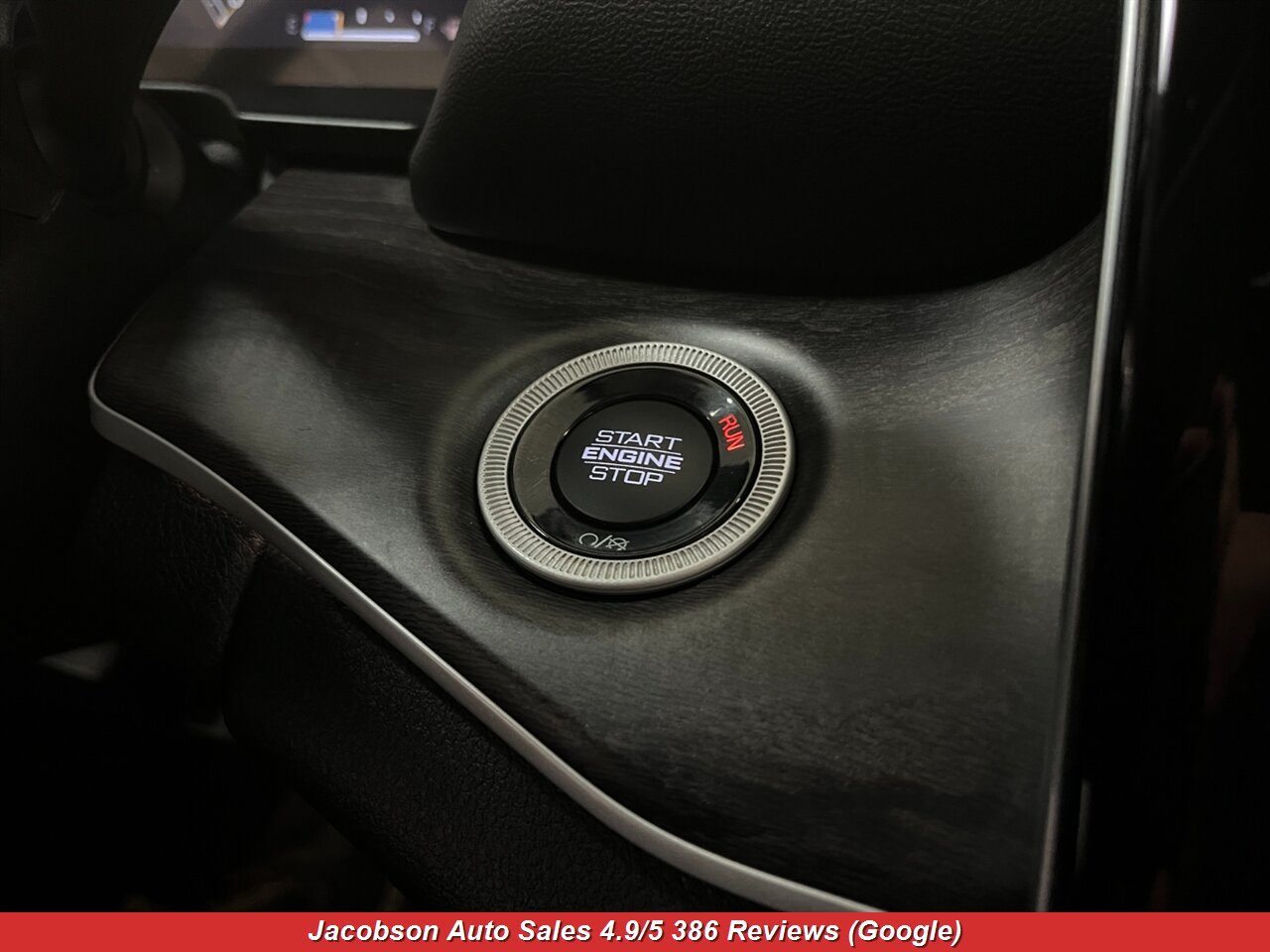 2023 Jeep Grand Cherokee Limited 4x4 - Photo 14 - Oshkosh, WI 54901