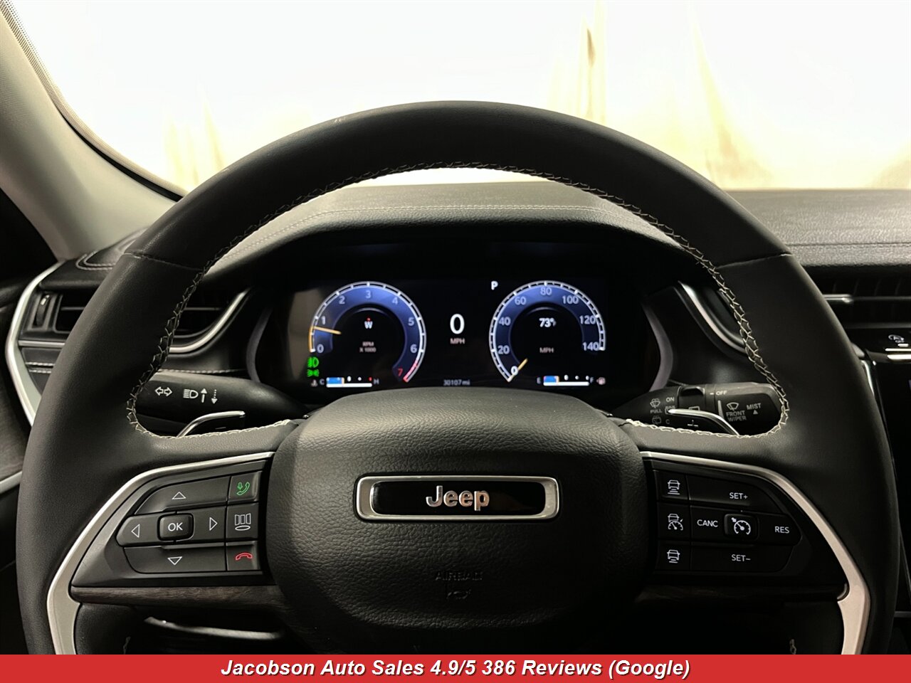 2023 Jeep Grand Cherokee Limited 4x4 - Photo 9 - Oshkosh, WI 54901