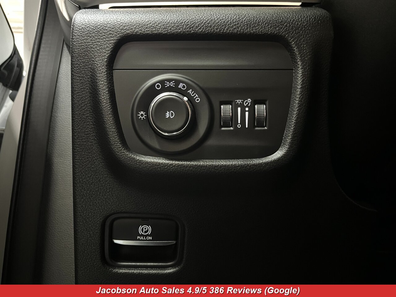 2023 Jeep Grand Cherokee Limited 4x4 - Photo 6 - Oshkosh, WI 54901