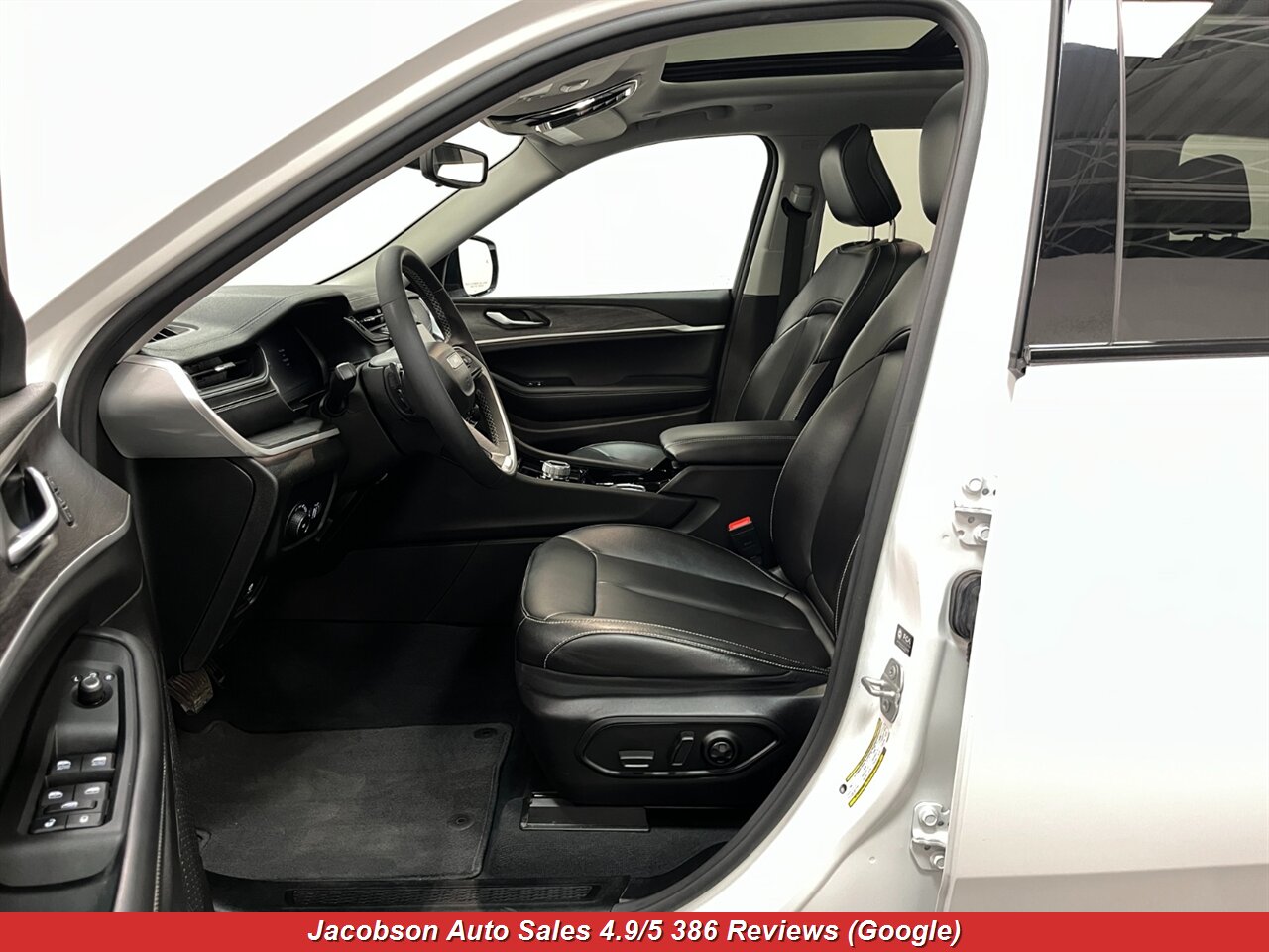 2023 Jeep Grand Cherokee Limited 4x4 - Photo 34 - Oshkosh, WI 54901