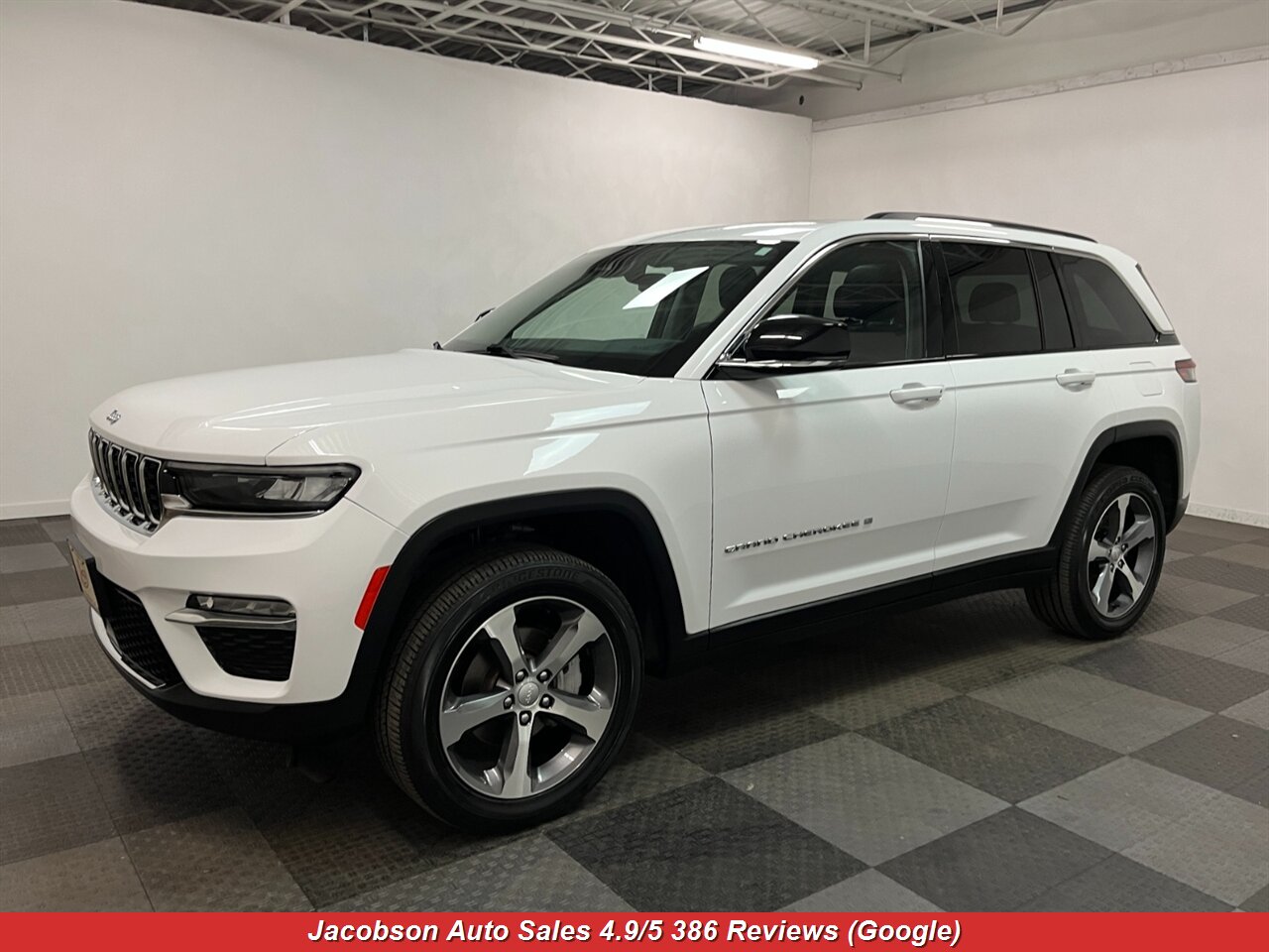 2023 Jeep Grand Cherokee Limited 4x4   - Photo 1 - Oshkosh, WI 54901