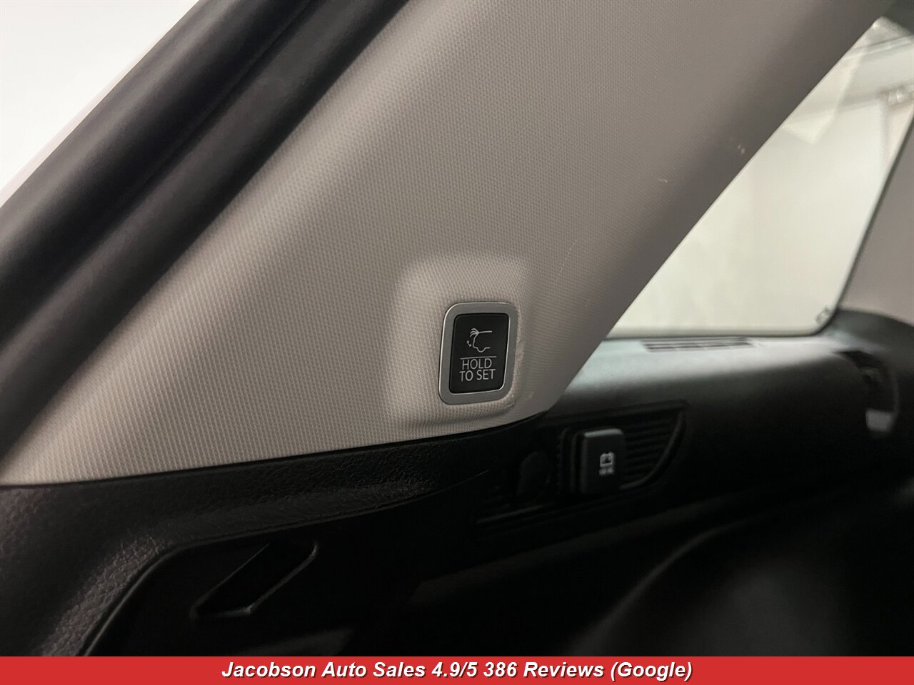 2023 Jeep Grand Cherokee Limited 4x4 - Photo 53 - Oshkosh, WI 54901